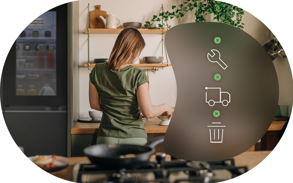 jeune femme cuisinant à côté de instaview