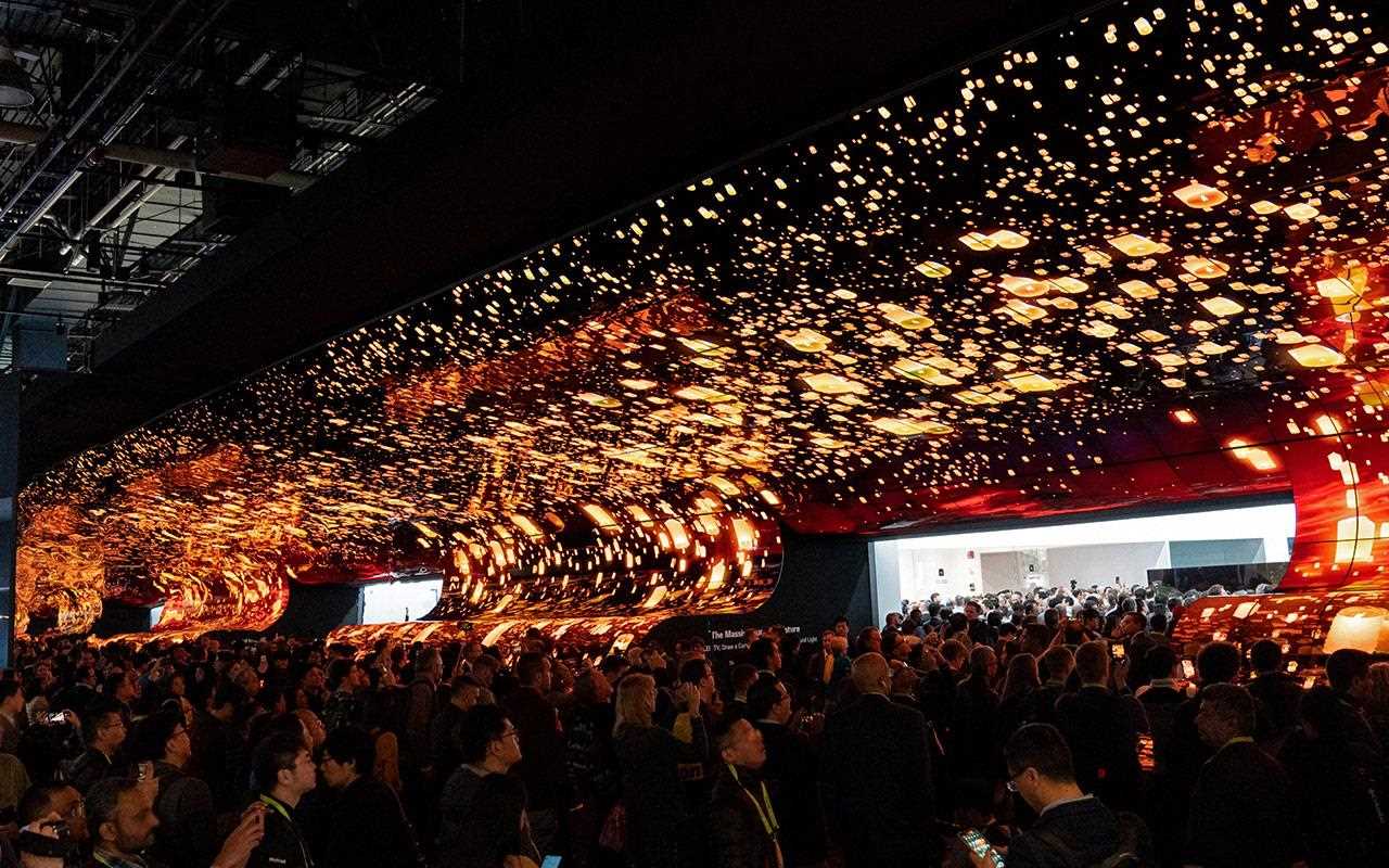 L'exposition OLED Falls au CES 2019.