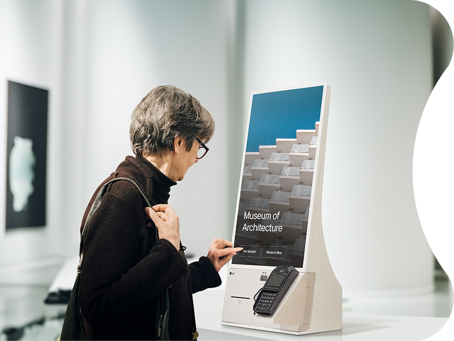 With seamless design in two tones of calming beige colors, LG Self-ordering Kiosk creates a harmonious atmosphere in your space. 