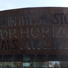 Explore how LG provides integrated solutions for museums in the Wales Millennium Centre, Wales. 
