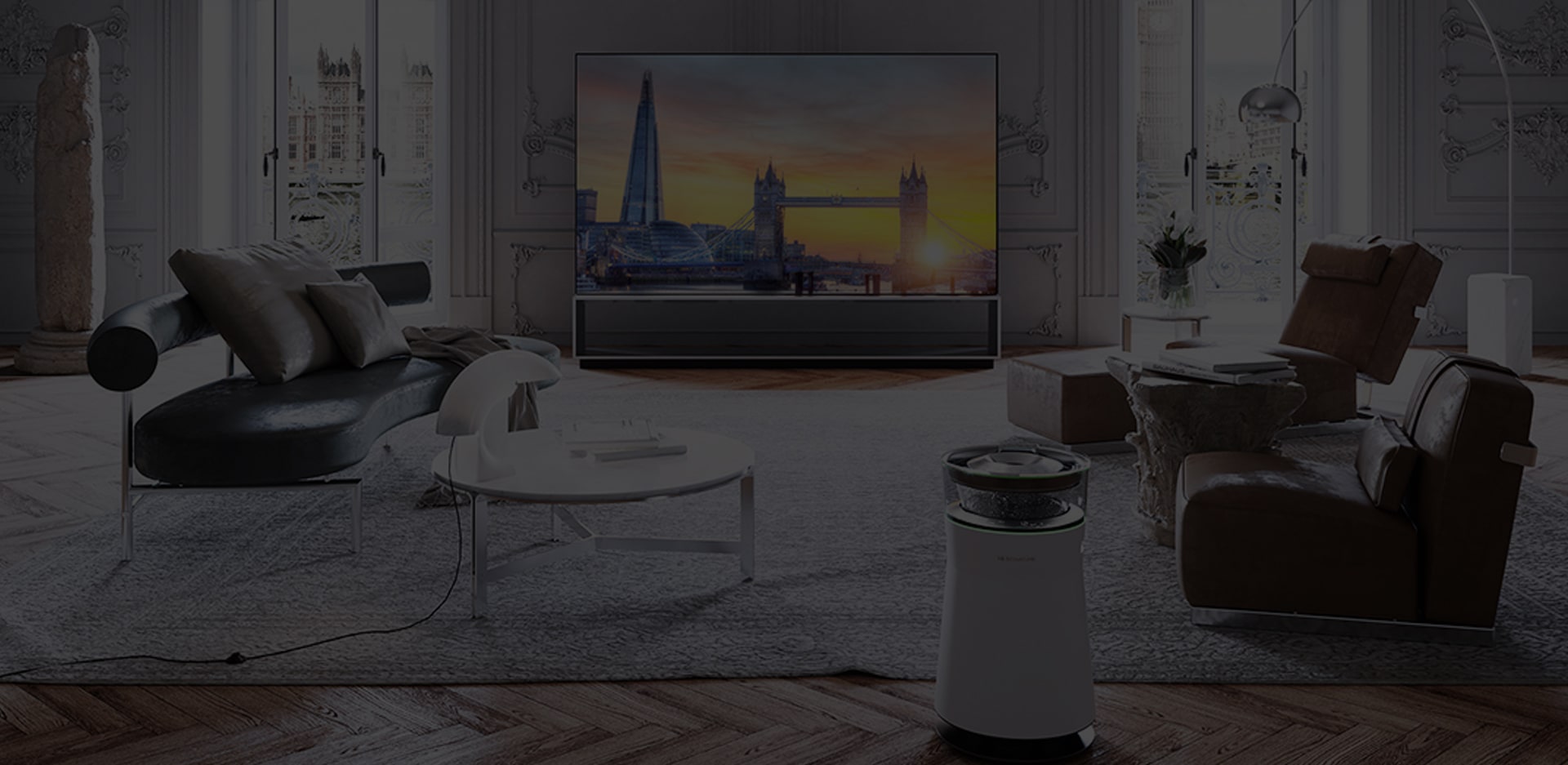 LG SIGNATURE OLED 8K is placed in the room of the Victorian cornices and parquet floors with Flexform's furnishing items.