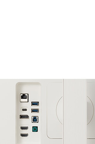 USB Type-C, RJ45 και διάφορες θύρες.