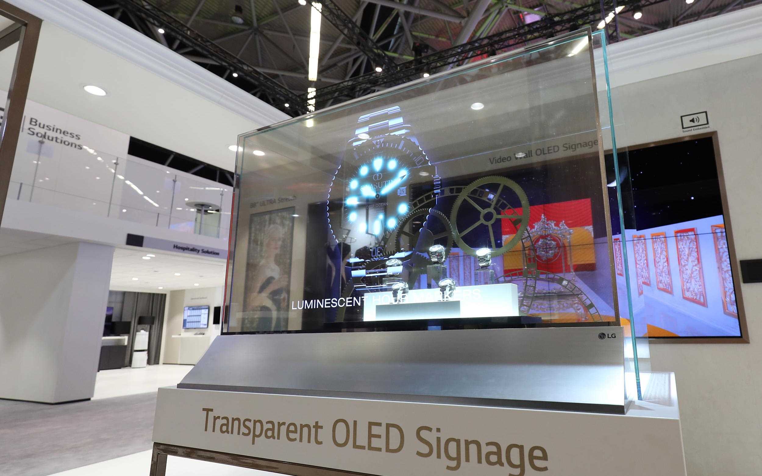 LG Transparent OLED Signage 03.jpg