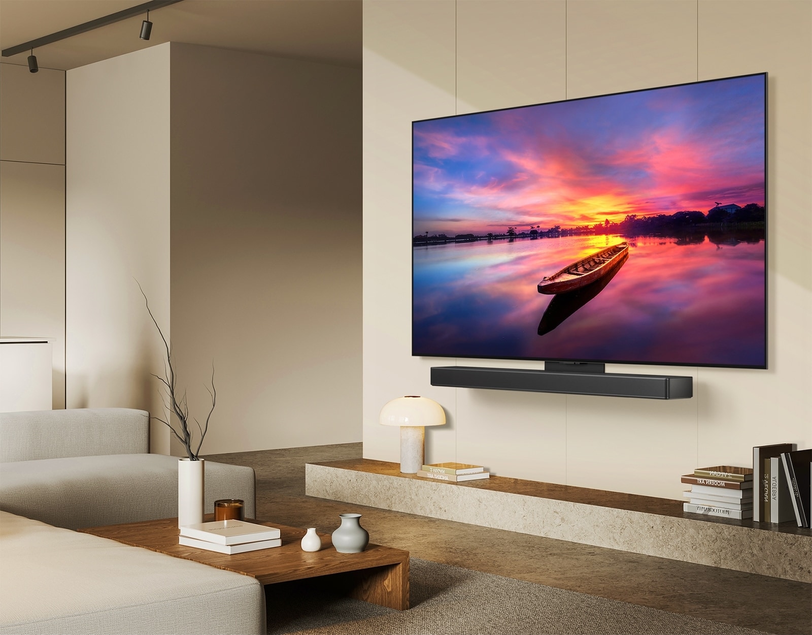 Az LG OLED TV, OLED G4 egy elegáns absztrakt műalkotást és LG hangprojektort jelenít meg laposan a falon elhelyezve egy modern lakótérben.