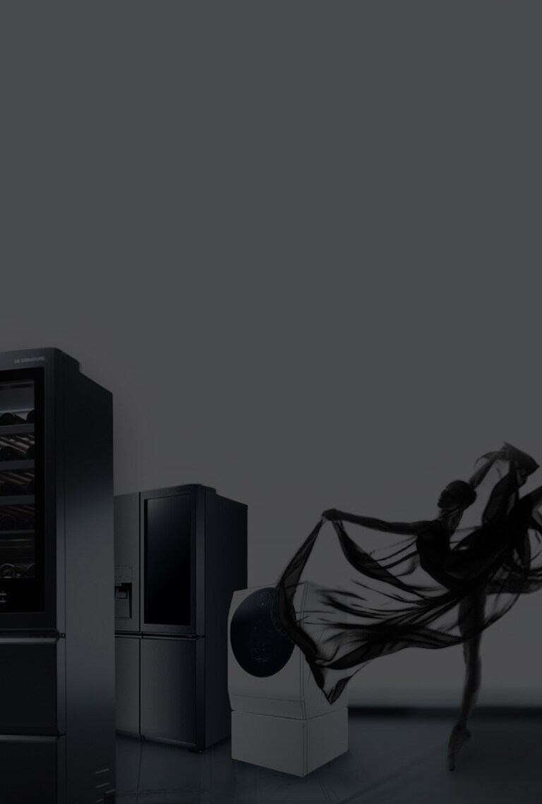 Purificatore d'aria, forno, cantinetta per vino, frigorifero, lavatrice LG SIGNATURE disposti sul pavimento con una ballerina classica.