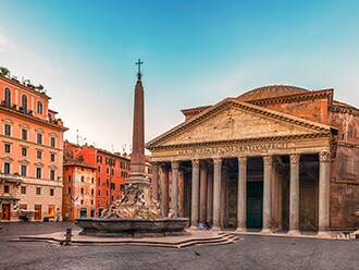 Una fotografia del Pantheon in una luminosa giornata di sole.