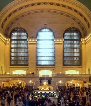Folla in movimento al Grand Central Terminal.