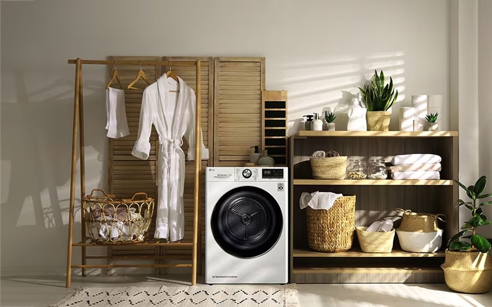 Máquina de secar roupa com bomba de calor em ambiente doméstico