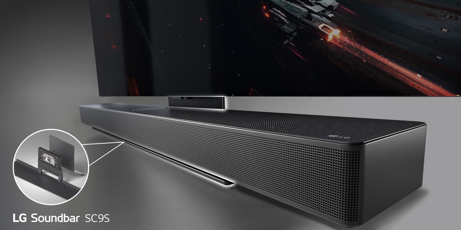 Dijagonalni prikaz LG televizora iz OLED C serije i SC9S Sound Bar zvučnika. Istaknutim elementima na soundbar zvučniku naglašava se WOW nosač za SC9S Soundbar. U donjem levom uglu, slike WOW nosača su uvećane.