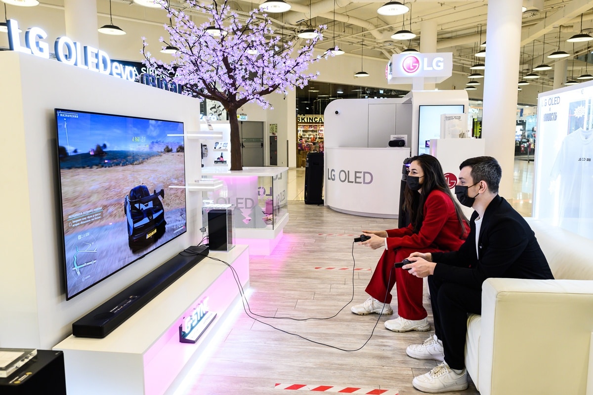 Фирменный LG POP-UP магазин в крупнейшем ТРЦ «Авиапарк»: время исполнения  желаний с LG OLED | LG Россия