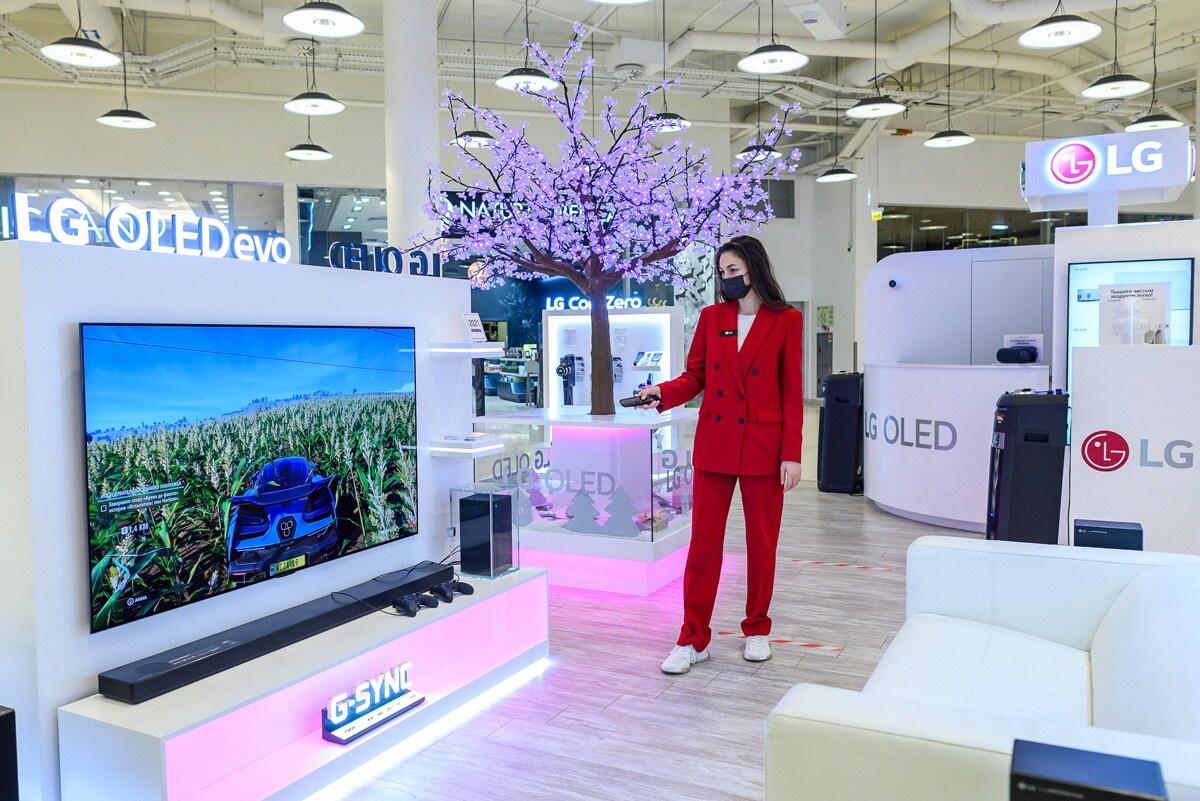 Фирменный LG POP-UP магазин в крупнейшем ТРЦ «Авиапарк»: время исполнения  желаний с LG OLED | LG Россия