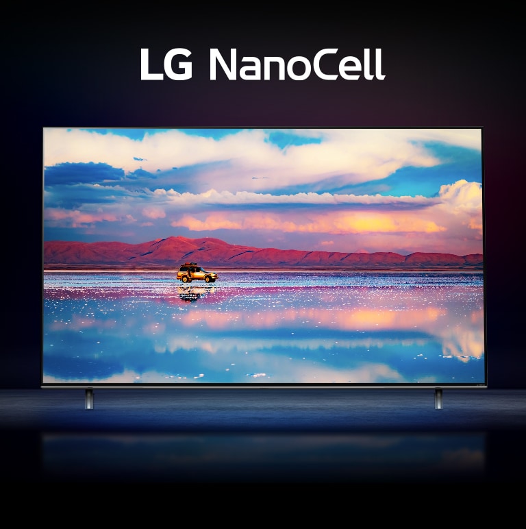 Телевизор LG NanoCell на черном фоне. На телевизоре показан автомобиль, двигающийся на фоне гор у водоема, в котором отражается ясное небо.