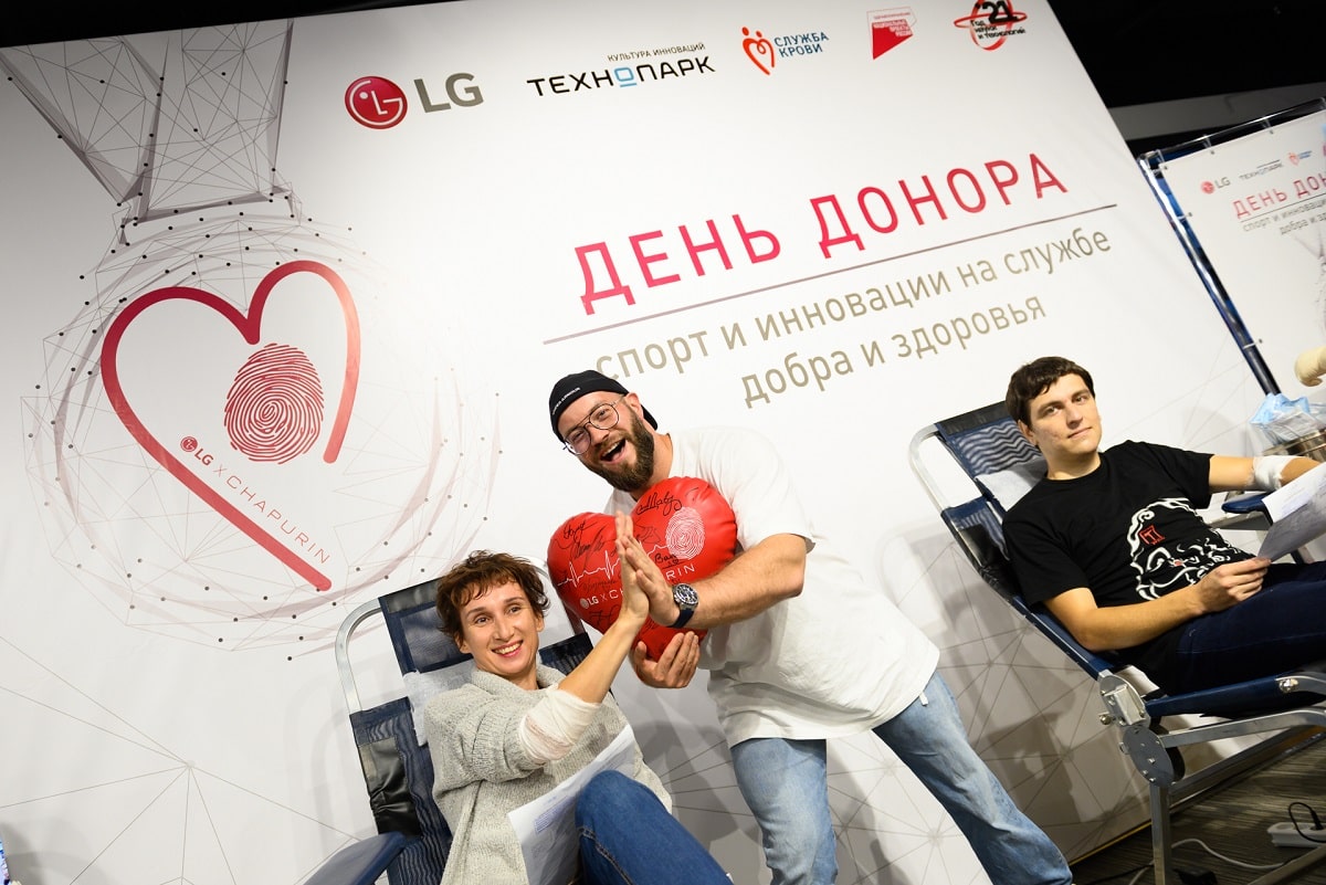 4-й день донора LG и «Технопарк» в Санкт-Петербурге. Передача эстафеты  добрых дел от Валерия Карпина и Эмина Агаларова олимпийской чемпионке  Светлане Ромашиной и параатлету Дмитрию Игнатову | LG Россия