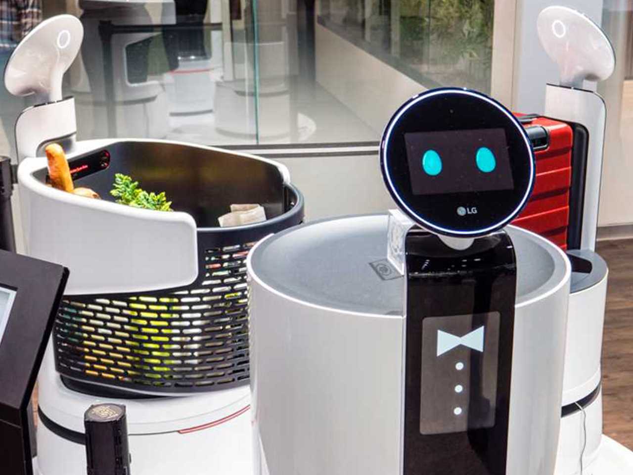 Компания LG представила на выставке электроники CES 2018 инновационную технологию искусственного интеллекта на разных роботах
