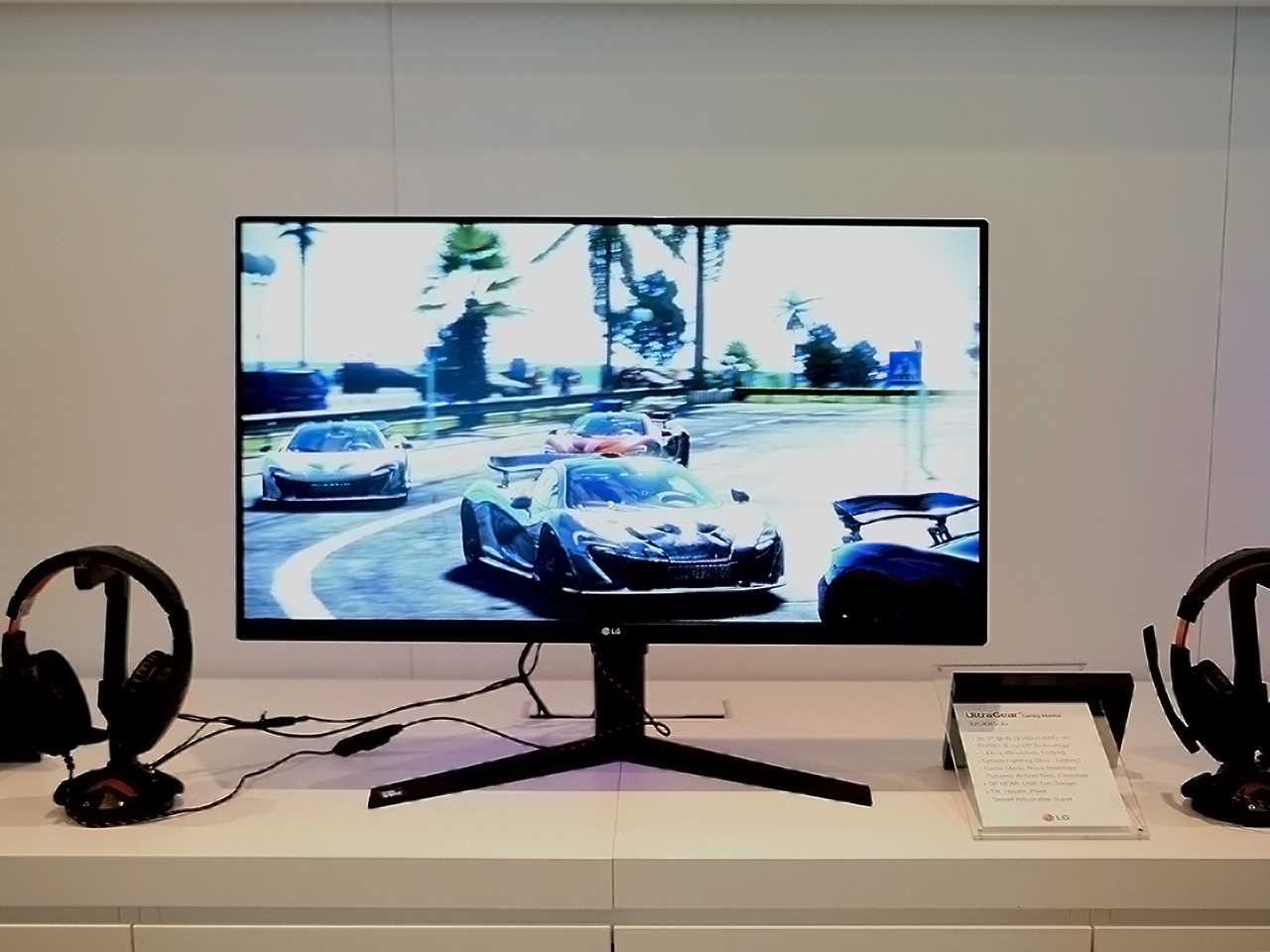 IFA 2018: вид на игровой монитор LG 32GK850G в секции видеоигр на выставке LG