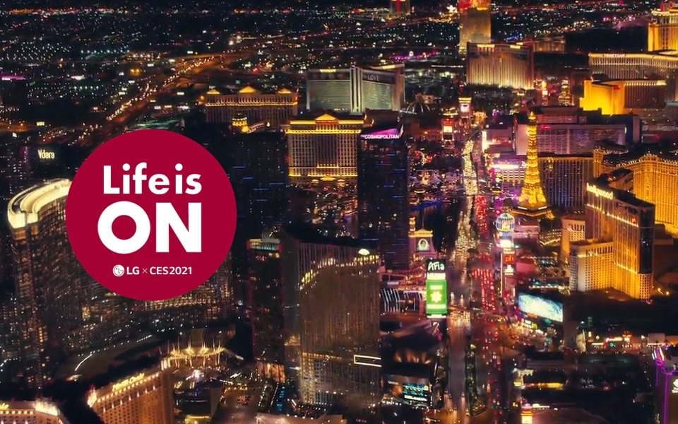 Parollen för LG online utställning på CES 2021 med Las Vegas skyline i bakgrunden