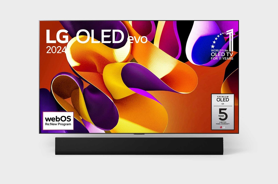 LG 77-palcový LG OLED evo AI G4 4K Smart TV OLED77G4, Pohľad spredu s televízorom LG OLED evo AI, OLED G4, emblémom 11 rokov svetovej jednotky OLED, logom webOS Re:New Program a logom 5 ročnej záruky na panel na obrazovke, ako aj so soundbarom pod televí, OLED77G45LW