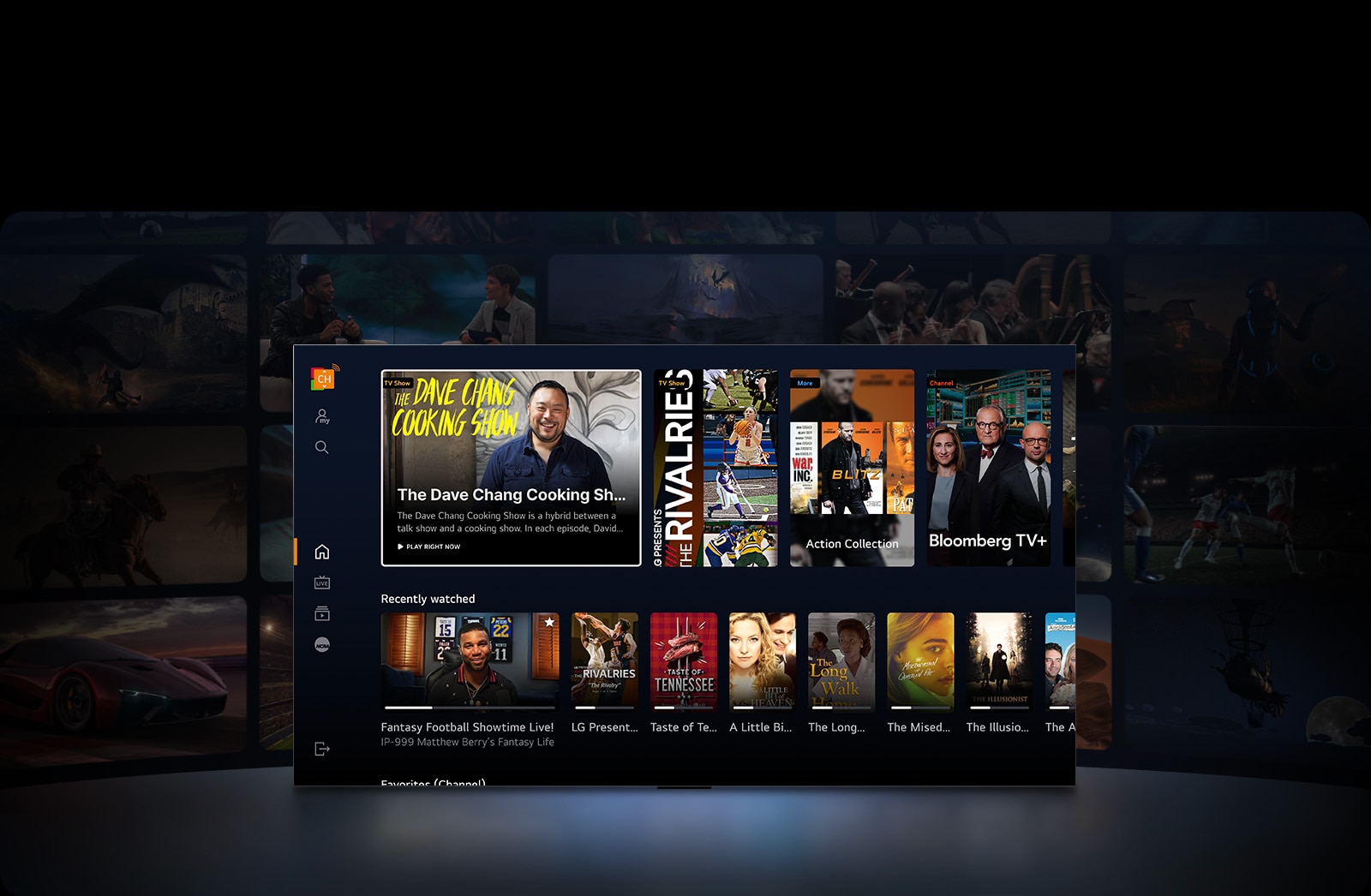 Televízor LG TV v popredí zobrazuje výber miniatúr filmov a seriálov. Na obraze je zobrazený text „Akčná kolekcia“, „Bloomberg TV+“ a „Nedávno sledované“. Priestor pred televízorom je jemne osvetlený od svetla televízora. Za televízorom sú v tme ďalšie miniatúry filmov a seriálov.