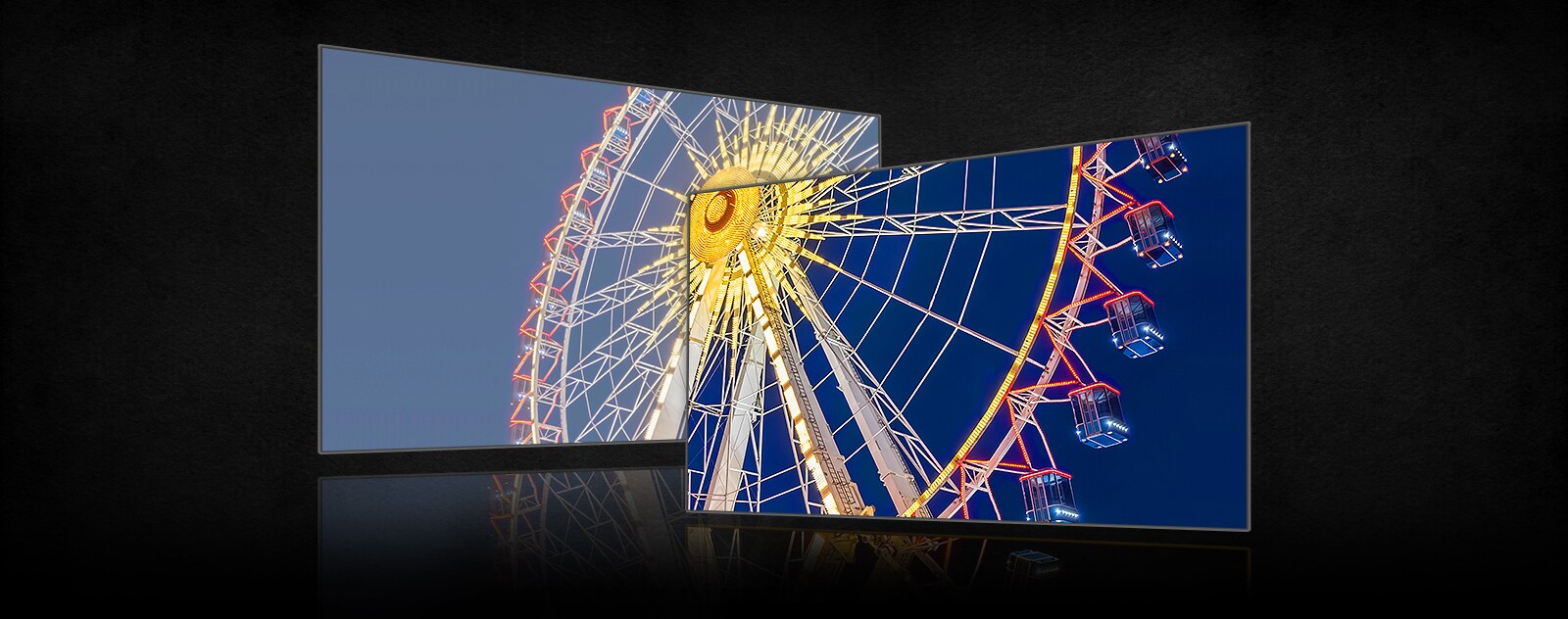 On peut voir l’image d’une grande roue divisée en deux écrans de télévision : celle de gauche semble plus pâle, tandis que celle de droite semble plus vive et lumineuse.