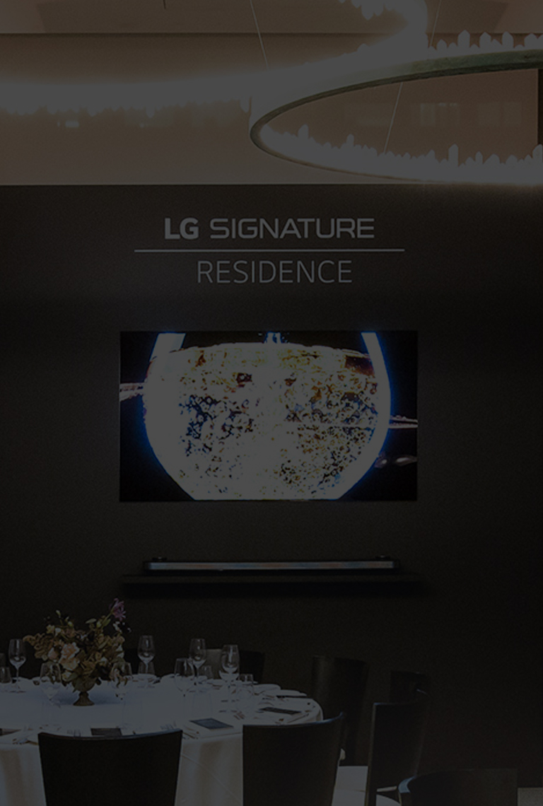 Overall scene of banquet hall for the premium event held in London of LG SIGNATURE.