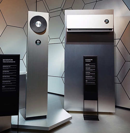 LG SIGNATURE standing air conditiner and wall mounted air conditioner are displayed at IFA 2019