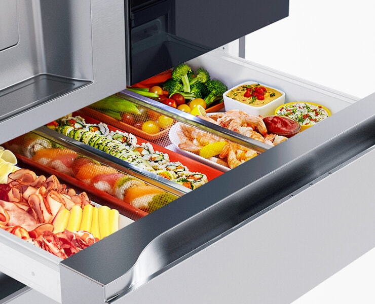 A Full-Convert Drawer is included in the LG InstaView® MyColor™ Refrigerator for even more space. 