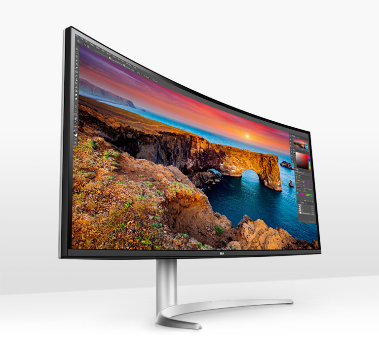 LG UltraWide 40WP95C-W Thunderbolt Display review: A curved