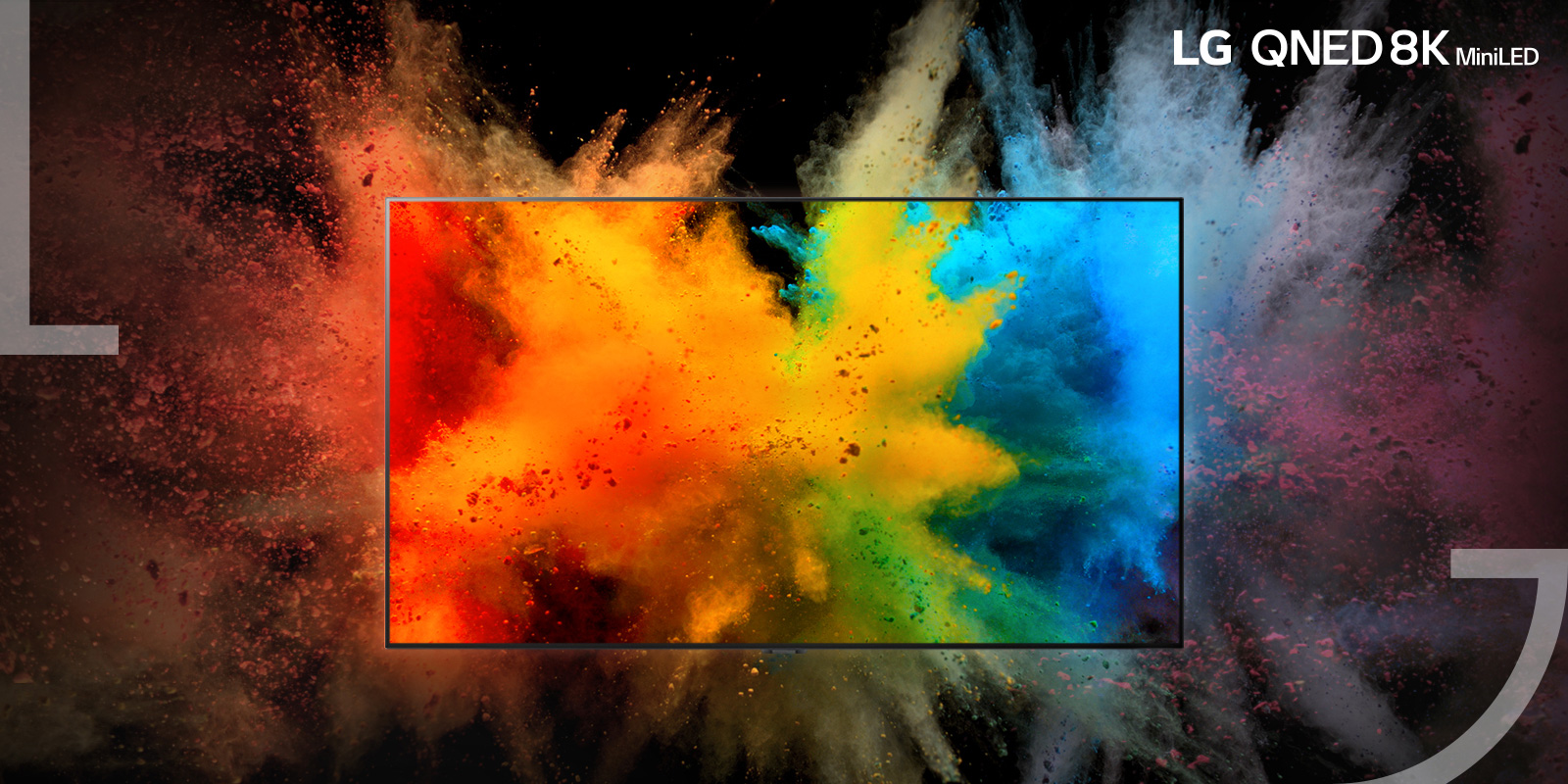 На телевизоре, расположенном в центре, — взрыв цветной пудры, вылетающей за пределы рамки телевизора.