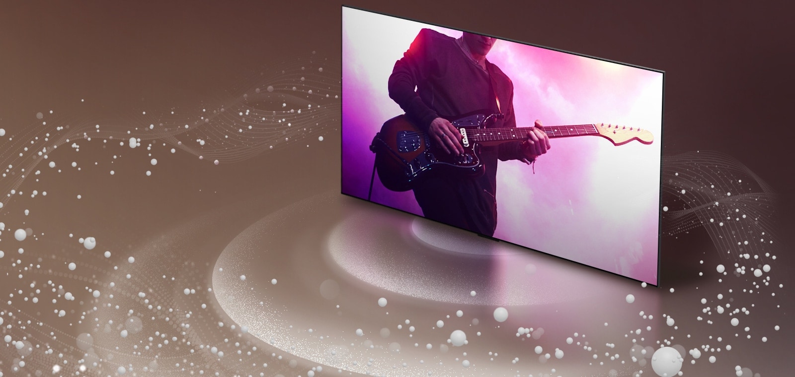 LG OLED evo M4 hiển thị các nhạc sĩ trên màn hình khi bong bóng âm thanh và sóng phát ra từ màn hình và lấp đầy không gian.