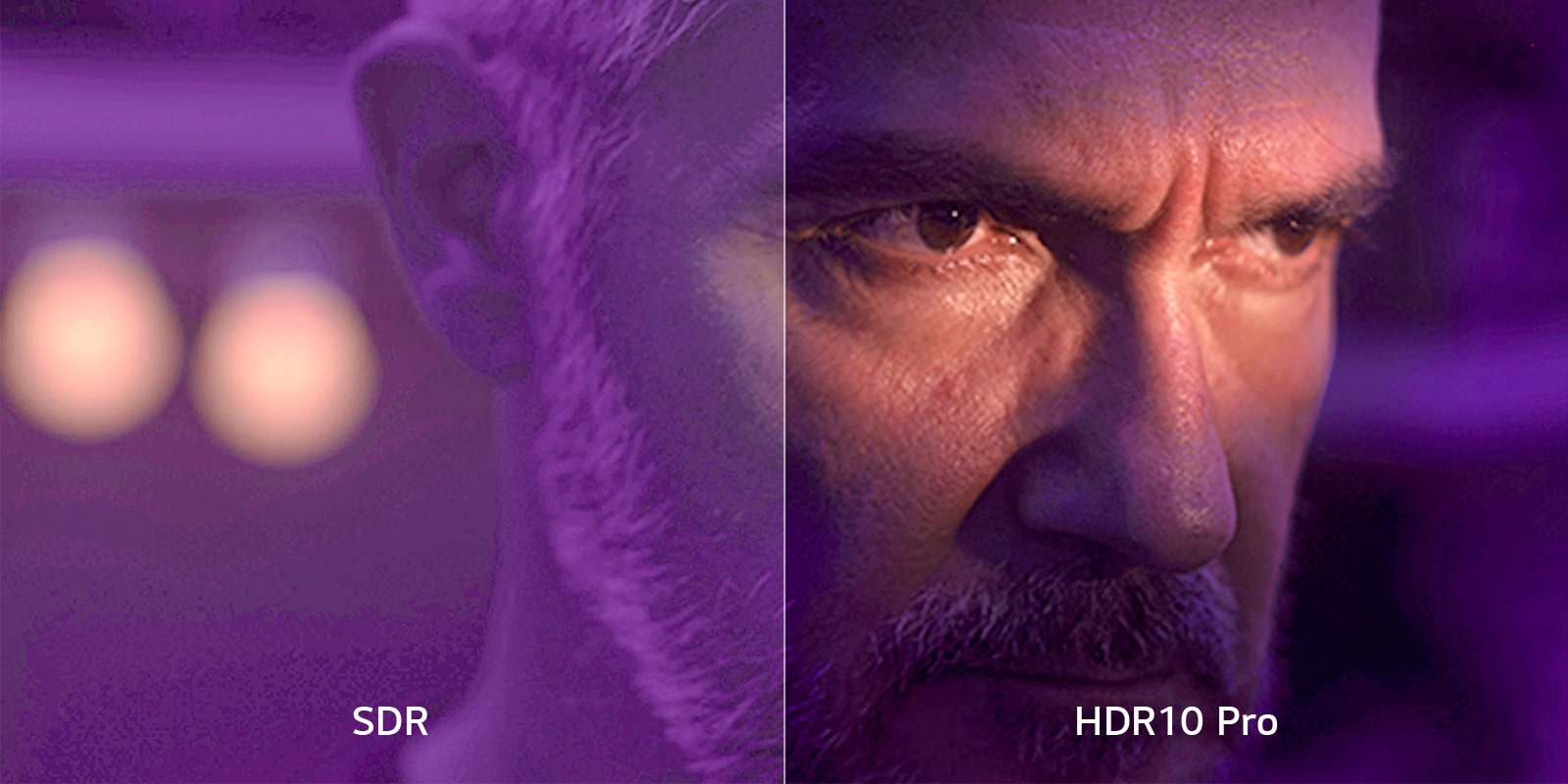 Hình ảnh cận cảnh chia đôi màn hình của khuôn mặt một người đàn ông được hiển thị trong căn phòng tối, nhuốm màu tím. Ở bên trái, "SDR" được hiển thị và hình ảnh bị mờ. Ở bên phải, "HDR10 Pro" được hiển thị và hình ảnh rõ ràng và sắc nét.