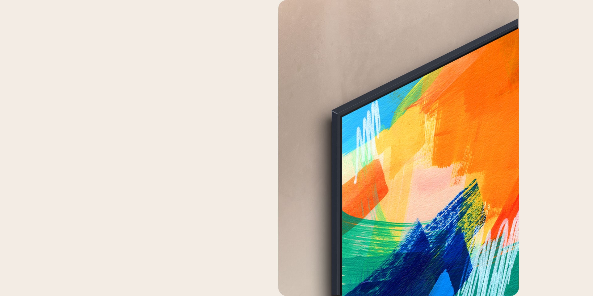 มุมซ้ายบนของ LG TV แสดงผลงานศิลปะหลากสีสัน และทีวีติดตั้งอยู่บนผนังโดยแทบไม่มีช่องว่าง