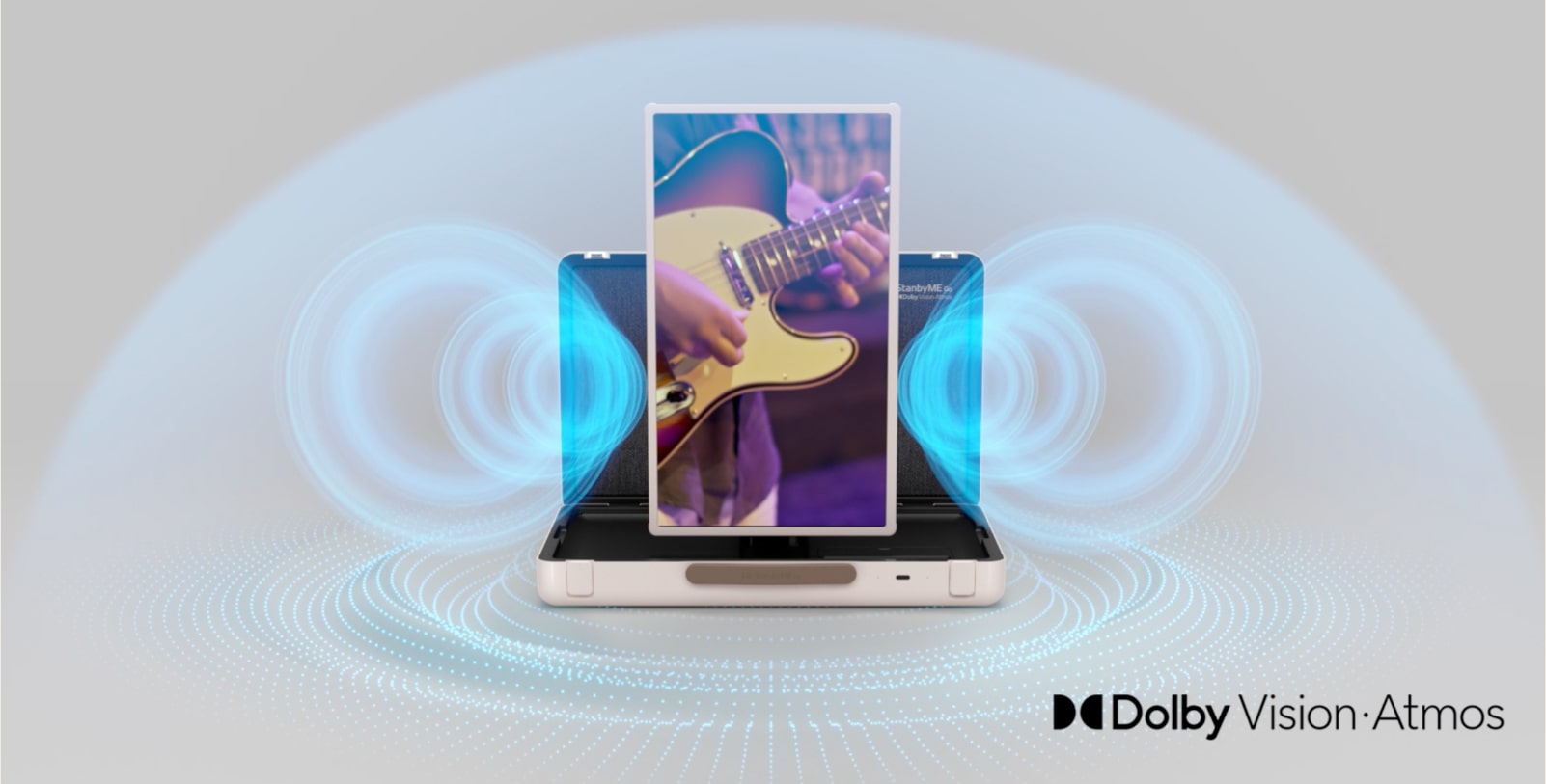Đoạn clip hoạt hình của LG StanbyME Go thể hiện cảnh chơi đàn guitar.  Lúc đầu, màn hình được đặt ở table mode và đồ họa âm thanh phát ra trực tiếp từ loa. Khi màn hình nâng lên theo chiều ngang, đồ họa âm thanh sẽ xuất hiện ở cả hai bên màn hình. Khi màn hình được đặt ở chế độ dọc, đồ họa âm thanh sẽ phát ra từ loa. Vòm âm thanh bao phủ sản phẩm và đồ họa sóng âm liên tục chuyển động trong khi hướng màn hình thay đổi. 